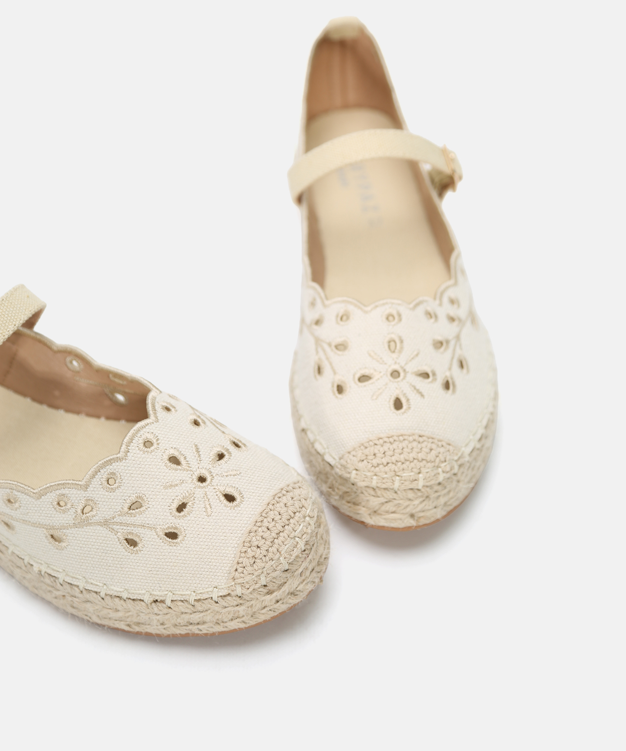 Mercedita com bordado image number null